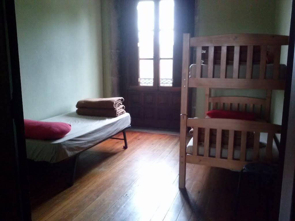 Albergue Roots & Boots Сантьяго-де-Компостела Экстерьер фото
